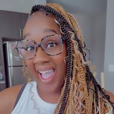 Jalen Hurts signs record-breaking NFL deal worth nearly $180 million! 🏈💰  Cheers to agent Nicole Lynn for this groundbreaking achievement.  #NFLhistory #jalenhurts #recorddeal