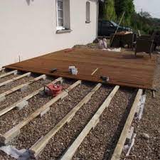 pose d une terrasse en bois sur terre construction terrasse bois construction terrasse habillage piscine hors sol