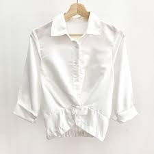 Baju terbaru wanita ada juga hem untuk cowok, kemeja wanita, dress maupun blouse, gamis atau busana muslim semuanya ada di sini dengan desain atau mode yang sangat indah yang khas indonesia yang unik dan menarik. Bl1083 Blouse Putih Polos Blouse Kemeja Putih Blouse Kerah Blouse Crop Blouse Kerja Blouse Korea Blouse Kekinian Baju Putih Wanita Fesyen Wanita Pakaian Wanita Atasan Di Carousell