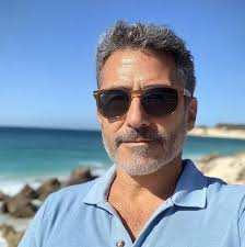 Eres una de las mujeres más hermosas que he visto en mi vida. Me encanta  verte. 😍😍 Quiero hablar contigo. Por favor, respóndeme. Al menos toca el  corazón y dime hola. Este