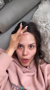 “Pelear con un loco es como pelear con un mocho” 🥵, #AlejandraUrrea no se  aguantó y dio su punto de vista con la reciente pel3a de #YinaCalderon y  #AndreaValdiri 🥊, ¿Ustedes que opinan?, Publicación ...