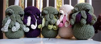 This pattern includes a text only version as well as one with reference photos. Amigurumi Cthulhu