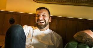 It has four episodes of about 25 minutes. Ja Abriu O Novo Restaurante De Ljubomir Stanisic
