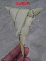 Ketupat palas jantan mempunyai isi atau pulut lebih dibahagian akhir balutan, manakala ketupat palas betina, saiznya kecil dan tidak mempunyai isi atau pulut lebih di bahagian ikatan atau balutan. Cara Buat Ketupat Palas Jantan Paling Mudah Mamapaparea Lifestyle Healthy Beauty