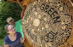 Cambridge pool sculpture 'no ordinary sign'