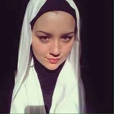 Jessica from Springfield, Illinois.USA She tried wearing a hijab for two  weeks and ended up converting to Islam.☪️ Allahu Akbar 👆 #NewMuslim  #fblifestyle # ￼feeling blessed in Illinois.