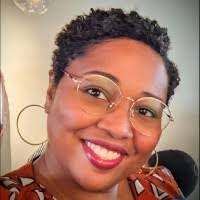 Lynette Holland's Instagram, Twitter & Facebook