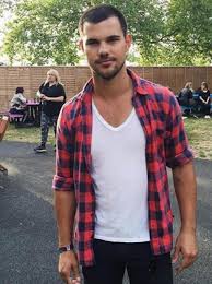 The important thing is the haircut. 16 Pics Of Taylor Lautner S Insane Body Transformation That Ll Give You Serious Gym Capital