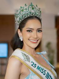 Maria Magdalena Yolanda Mau, wanita kelahiran 26 Maret 2002 ini adalah  seorang mahasiswi jurusan Sistem Informasi. Menjadi pribadi yang dapat  memberi dampak kepada lingkungan dan menjadi public figure yang dapat  mengispirasi orang