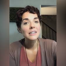 Julie Tweed's Instagram, Twitter & Facebook