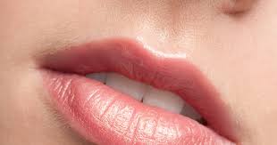 Setelah sel kulit bibir yang telah mati itu terkelupas, bibir anda akan tampak cerah kembali. 5 Cara Memerahkan Bibir Secara Alami Gelap Agar Terlihat Merah Natural Kawaii Beauty Japan