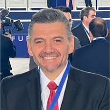 Robert Demoll's Instagram, Twitter & Facebook