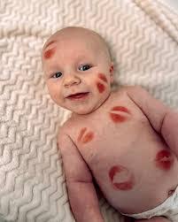 Holly Coons's Instagram, Twitter & Facebook