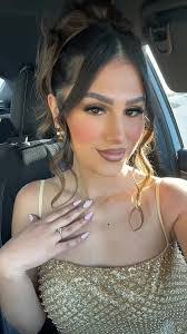 Daniela Pratt's Instagram, Twitter & Facebook