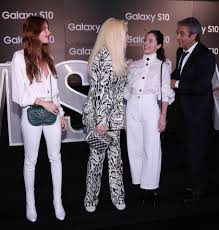 Ahora, como en esos juegos de ingenio en los que hay que buscar el error, en la imagen se ve una quinta. Susana Gimenez Y Ricardo Darin Junto A Las Personalidades Mas Destacadas Del Pais Celebraron La Llegada A La Argentina Del Nuevo Samsung Galaxy S10 Samsung Newsroom Argentina