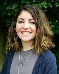 Lindsay Alvarez's Instagram, Twitter & Facebook