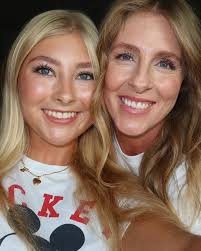 𝐸𝑙𝑙𝑎 𝑃𝑎𝑑𝑖𝑙𝑙𝑎