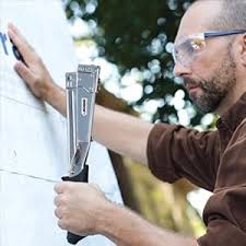 Amazon.com: Arrow HT55BL Hammer Tacker, Manual Stapler for Construction and  Insulation, Ergonomic Grip Handle, Dual-Capacity Rear-Load Magazine, Fits  1/4”, 5/16", or 3/8" Staples, Silver : Tools & Home Improvement