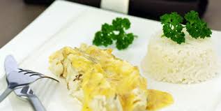 Bar Au Beurre Blanc Une Recette De Poisson Poche Dans Du Champagne Avec La Classique Sauce Au Beurre Blanc Recette Recettes Poissons Et Fruits De Mer Recettes De Cuisine Recette