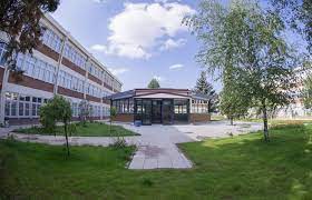 İlk olarak 1958 yıllında temeli atılan üniversite, 1982 yıllında anadolu üniversitesi olarak hizmette açılmıştır. Egitim Fakultesi Anadolu Universitesi