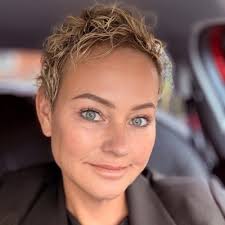 Bedenk zelf welke kleuren en het ontwerp op je schoenen, uniek paar  speciaal voor jou gemaakt!