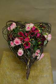 Bouquet Structure Cœur Decoratif Realise En Entrainement Par Les Bp 2 Eme Annee Janvier 2018 Cfa Blagnac France Maitrise De Soi Cfa Creativite