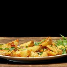 Schwarzfederhuhn Mit Zitrone Steinpilz Mayonnaise Und Kartoffel Wedges Essen Und Trinken