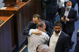 מדובר פה בחוק אישי שנבנה לצרכים פוליטיים בגלל חשדנות וחמדנות בין חברי הממשלה שכל אחד מהם רוצה להיות חבר. Esj 5em85rfj4m