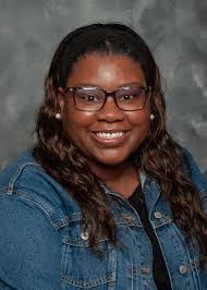 Elvia Davis's Instagram, Twitter & Facebook