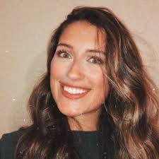 Laura Bender's Instagram, Twitter & Facebook