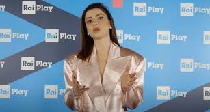 Il brano è stato eseguito per la prima volta dalla cantante durante la prima serata del festival di sanremo 2021. Annalisa Dieci Sanremo Testo Video