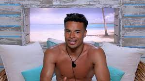 Sunday night's teaser has left me figuratively throwing my plastic glass of wine in defeat. Love Island S Kaz And Toby Share A Smooch Despite Him Saying He Wasn T Sure About Her Mirror Online