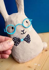 Hasen Aus Zeitungspapier Und Kleister Honigkukuk In 2020 Kleister Hasen Basteln Hase