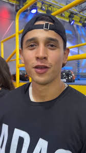 El desafío más divertido de la noche! 🎉 El clásico juego de Combate  promete adrenalina y risas. 😂