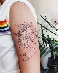 One Lined Flower Head Tattoo Www Otziapp Com Onelinetattoo One Lined Flower Head Tattoo Thin Line Tattoos Tattoos Flower Head Tattoo