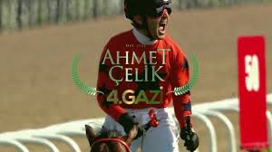 Yıldız teknik'te geçen sene mukavemet dersi vermeye başlayan ve şu anda bütün yıldız makinanın dilinde bir efsaneye dönüşen biraz keçileri kaçırmış konstrüksiyon anabilim dalı hocası. Ahmet Celik Imza Gunu Youtube