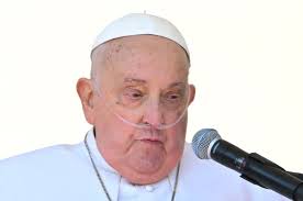 🙏 Papa Francisco hace una aparición sorpresa en plaza de San Pedro ⛪ El  papa Francisco hizo una entrada sorpresa el domingo a la plaza de San Pedro  durante una misa jubilar