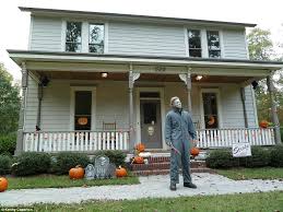 My updated 2018 halloween setup, looking forward to adding more and more! North Carolina Couple Builds Replica Of Michael Myers Halloween Home Daily Mail Online
