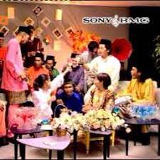 Mp3skull warna warni aidilfitri mp3 song download in muscipleer mp3ninja and skull pleer on high quality 320kbps instrumental remix audio. Warna Warni Di Aidilfitri Lyrics And Music By Amy Mastura Erra Fazira Shima Hattan Nash Ameng Arranged By Zan