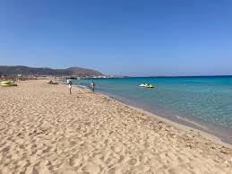 Οι περισσότερες παραλίες, τόσο κοντά στην πόλη των χανίων όσο και στα υπόλοιπα παράλια, είναι εξαιρετικές με πεντακάθαρα νερά (πολλές έχουν βραβευτεί με γαλάζιες σημαίες της ευρωπαϊκής. Yuxup7sap0 Lm