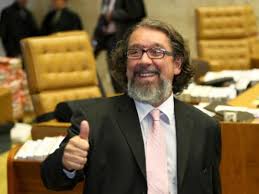 Carlos bolsonaro reagiu, dizendo que este é discurso padrão da oposição, proferindo diversos xingamentos contra o advogado criminalista, antônio carlos de almeida castro, kakay. Kakay Advogado Da Lava Jato Bancos Suicos Estao Mais Duros Com Brasileiros Glamurama