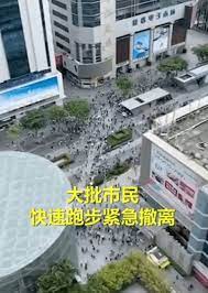 華強北路商業區附近的飯店： (0.00 公里) 新世紀酒店 (0.09 公里) 華強廣場酒店 (0.12 公里) 華強賓館 (0.25 公里) 深圳山水時尚酒店華強北店 (0.30 公里) 深圳八號連鎖酒店華強北店; Taszgbemhdtynm