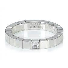 Introduce an assortment of textures and colors as well as a refreshing air of drama by decorating with stoic sculptural works in any living room, dining room or bedroom, no matter the size or shape of the statues you choose. Cartier Vintage Avvenice