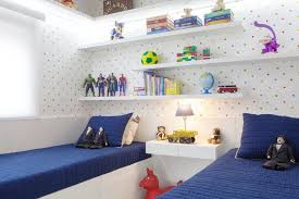 Cama Para Criança De 4 Anos Quarto Para Gemeos Usa A Marcenaria Para Driblar Falta De Espaco Prateleira Para Quarto Infantil Quarto De Menina Decoracao De Quarto