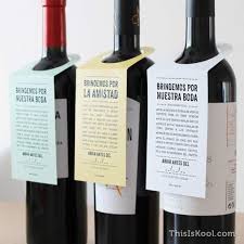 Las botellas de vidrio decoradas para boda de murano, o de cristal azul, estan hechas para preservar los líquidos de la luz y que de este modo esta conserve sus propiedades sin alteraciones. Descargable Gratuito Etiquetas Botella Vino This Is Kool Botellas De Vino Carteles De Vino Botella De Vino De Regalo