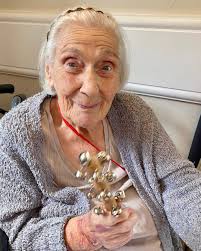 🌟 KIWI HOUSE'S EMPLOYEE OF THE MONTH: OCTOBER 🌟 Congratulations to  Ashleigh for being awarded Kiwi House's Employee of the Month for October!  Ashleigh is a dedicated and hardworking member of our