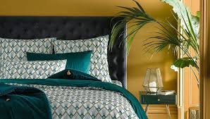 Bleu canard d accord mais quelle couleur compl mentaire choisir afin de mettre davantage en exergue la noblesse et la profondeur de ce ton bleu canard et jaune jaune et bleu chambre bleu canard suspension design fauteuil jaune tapis et lit gris tableau art mural mur bleu canard. Une Deco En Vert Canard Et Jaune My Blog Deco