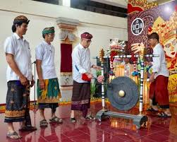 Salah satu bukti dari beragam budaya ini seperti alat musiknya. 10 Alat Musik Tradisonal Bali Beserta Perkembangannya Lengkap