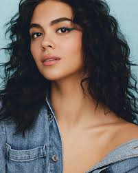 Dennis, in studio. mku/grooming: @alliekmakeup #artistportrait  #portraitphotography #photoshoot #bwportrait #mood