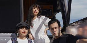 Yo sé que tienes un nuevo amor sin embargo, te deseo lo mejor si en mí no encontraste feli. Como La Flor Lyrics Meaning Of Selena S Hit Song In English